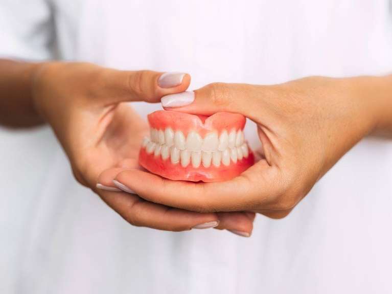 image of dentures in vienna 