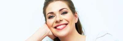 woman with red lipstick smiling | dentist vienna va